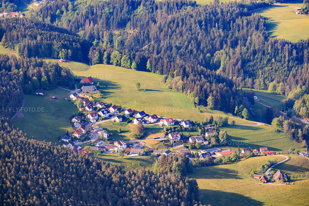 Luftbild: Ortsansicht aus Norden in Lauterbach im Bundesland Baden-Württemberg in Deutschland.Foto: IMG_156258.jpg vom 17.05.2026 durch Werner Riehm/FLY-FOTO.deAuflösung des Originals: 6000 x 4000 px