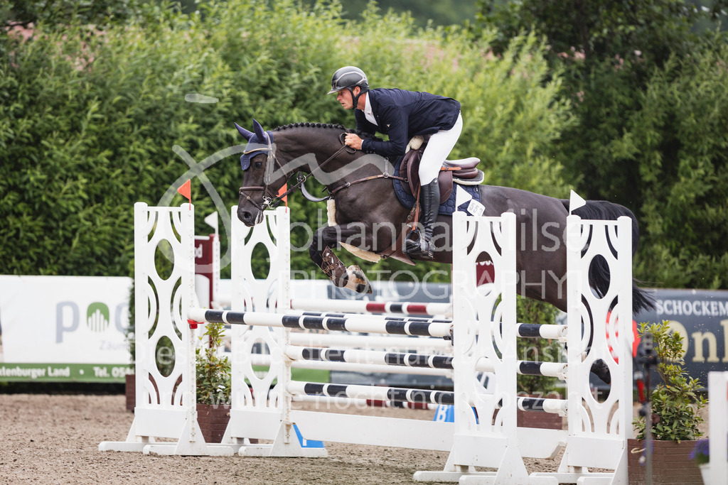 250610_Mühlen_SprPf-L1-357 | Deine schönsten Turniermomente als professionelle Fotos! Entdecke hochwertige Pferdesport-Fotografie im Online-Shop. Jetzt Fotos finden & bestellen!