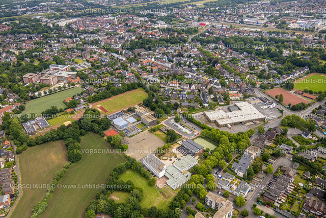 Dorsten220604718 | Luftbild, St. Ursula Realschule mit Sportplatz, links im Bild Baustelle mit Neubau Kindergarten an der Ziegelstraße, Hardt, Dorsten, Ruhrgebiet, Nordrhein-Westfalen, Deutschland