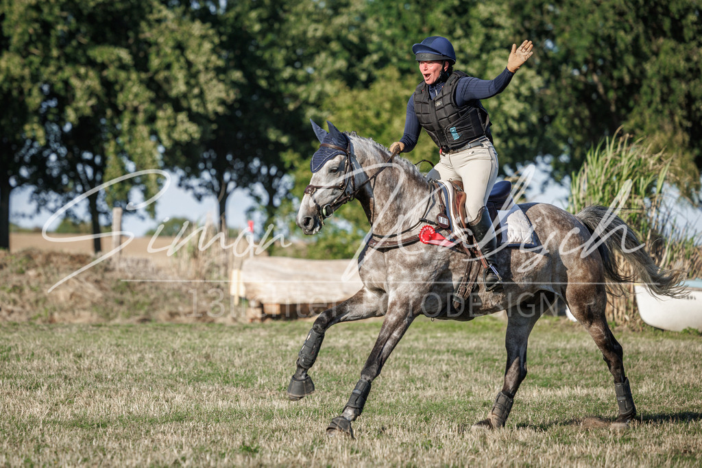 20260905-_3LI1143 | Tierfotografie Pferde, Hunde, Katzen, Haustiere.
Turnierfotografie Reitturniere, Reiten, Springreiten, Dressur in Hanau, dem Main-Kinzig-Kreis und dem Rhein-Main- Gebiet um Frankfurt