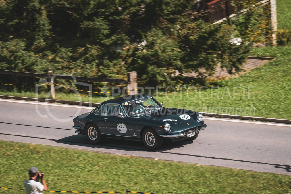 21. Arosa ClassicCar 2025 - 6. =September= 2025 | Michel Adrian-Richard aus Walde (SUI) in einem Ferrari 365 GTV aus dem Jahre 1969 mit Startnummer 217 am Arosa ClassicCar 2025 in der Kategorie Classic Trophy..@arosaclassiccar, @arosa.official, #arosaclassiccar, #arosa, #76curves, #classiccarBild: Sportfotografie Markus Aeschimann | www.markus-aeschimann.ch - Realisiert mit Pictrs.com