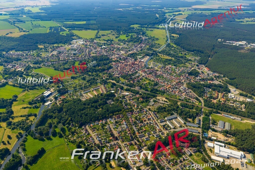 Luftaufnahme der Stadt Grabow - Die Luftaufnahme wurde 2025 vom UL-Flugzeug heraus erstellt ( keine Drohne ) - Hochauflösende Luftaufnahme - für professionelle Ausdrucke geeignet. Die Geschenkidee !Hier alle&nbsp;Infos zur Lizenzierung der LuftaufnahmeWir fliegen auch dieses Jahr wieder in Ihre Region um Luftbilder zu erstellen.- Luftbild anfragen