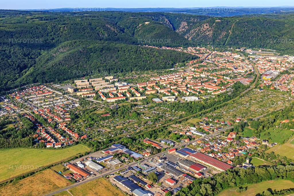 Luftbild: Stadtansicht aus Nordosten in Thale im Bundesland Sachsen-Anhalt in Deutschland. Foto: IMG_148198.jpg vom 14.06.2025 durch Werner Riehm/FLY-FOTO.de