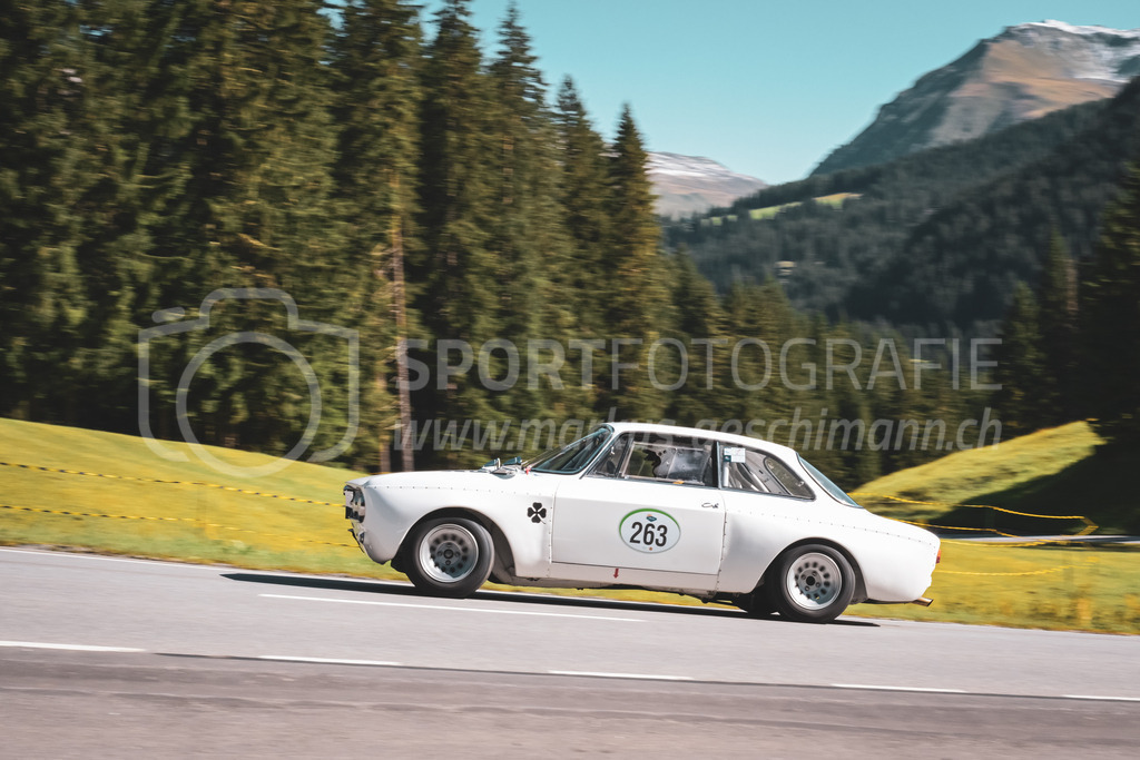 21. Arosa ClassicCar 2025 - 6. =September= 2025 | Martina Fischer-Garovi aus Sachseln (SUI) in einem Alfa Romeo 1750 GTAm aus dem Jahre 1971 mit Startnummer 263 am Arosa ClassicCar 2025 in der Kategorie Classic Trophy..@arosaclassiccar, @arosa.official, #arosaclassiccar, #arosa, #76curves, #classiccarBild: Sportfotografie Markus Aeschimann | www.markus-aeschimann.ch - Realisiert mit Pictrs.com