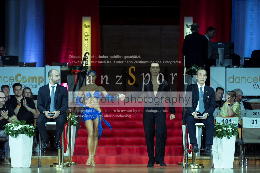 20250705_WDSF_Open_U21_Lat-dC25-5141 | Tanzsportbilder, Standardtanz, Lateintanz, WDSF, DTV, LTVB, dancecomp, goc, hessen tanzt, blaues band der spree, walzer, tango, wiener walzer, slowfox, quickstepp, samba, rumba, cha-cha-cha, paso doble. jive, hd-kroft photography, turniertanzsport