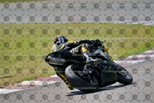 26BT02-1442 | markuskiefer.com - Realisiert mit Pictrs.com
