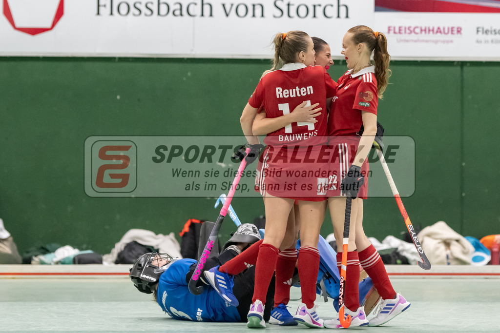 SFE_20241201_0005 | Köln, Deutschland, 01.12.2024:  Hockey 1. Bundesliga Damen Rot-Weiss Köln - HTC Uhlenhorst im KTHC Stadion Rot-Weiss Köln Tennis and Hockey Club am 01.12.2024 in Köln, Deutschland. (Foto von Stephan Fehrmann)Köln, Germany, 01.12.2024: Hockey 1. Bundesliga Damen Rot-Weiss Köln - HTC Uhlenhorst in KTHC Stadion Rot-Weiss Köln Tennis and Hockey Club at 01.12.2024 in Köln, Deutschland. (Foto from Stephan Fehrmann)