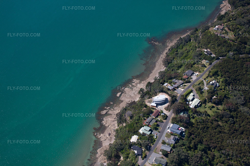 Aerial view: View of the town in the district Wyuna Bay in Coromandel in the state Waikato, New Zealand. – Photo: IMG_55734.jpg taken on 01/12/2013 by Werner Riehm/FLY-FOTO.com – Resolution of the original: 4752 x 3168 px