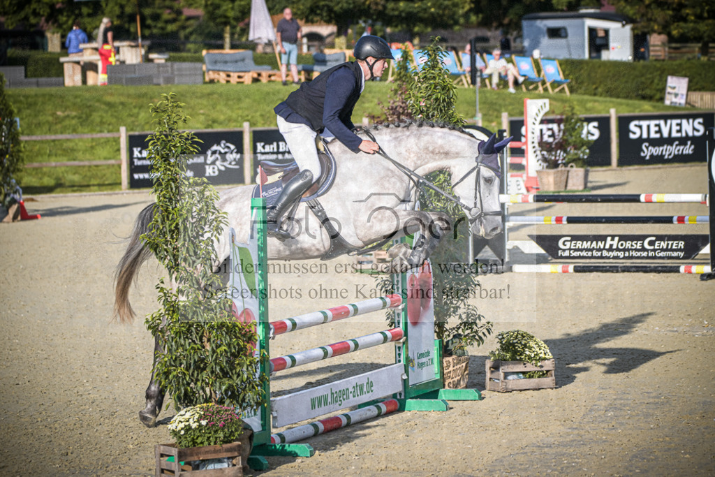 DOS_7244 | Entdecke hochwertige Reitturnierfotos von Foto Oger. Professionell, emotional und authentisch – jetzt Lieblingsmomente im Shop bestellen.Deutschlandweite Turnierfotografie. - Realisiert mit Pictrs.com