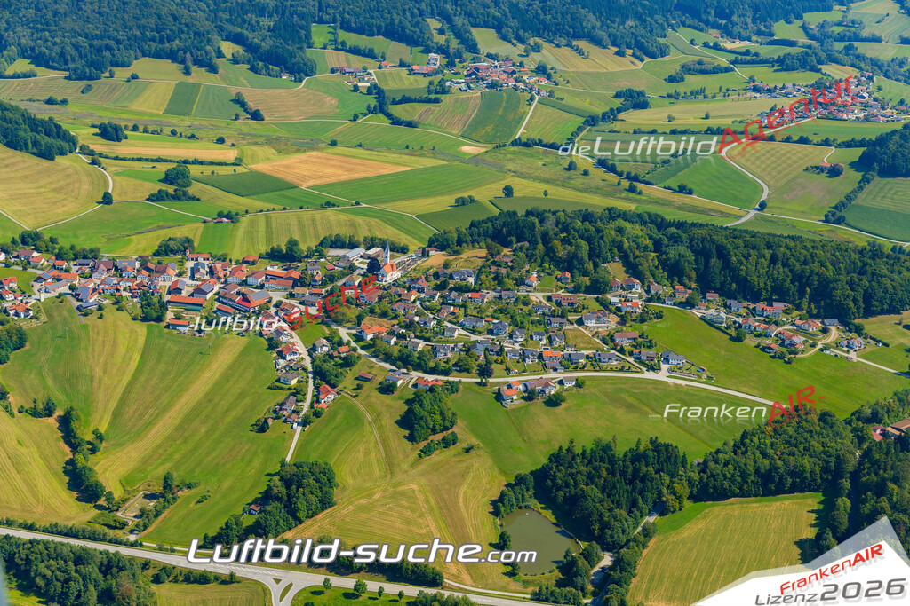Schrägluftbild  Kumreut  Röhrnbach - Das Luftbild wurde 2025 vom UL-Flugzeug heraus erstellt ( keine Drohne ) - Hochauflösende Luftaufnahme -Nicht vergleichbar mit Google Maps oder Satelittenbilder- Die Geschenkidee !Mit Lizenz und Bildrechte bestellbar