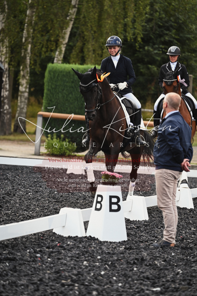 DSC_2811 | Pferde- und Turnierfotografie in Westsachsen. Pferdeportraits, Auftragszeichnungen und intuitive Kunst.