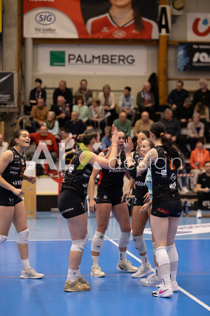 Volleyball I Frauen I Saison 2025-2026 I Volleyball NLA | Women I Round 16 I VC Kanti Schaffhausen - Viteos NUC I 31.01.2026 | Viteos Nuc Spielerkreis - Realisiert mit Pictrs.com
