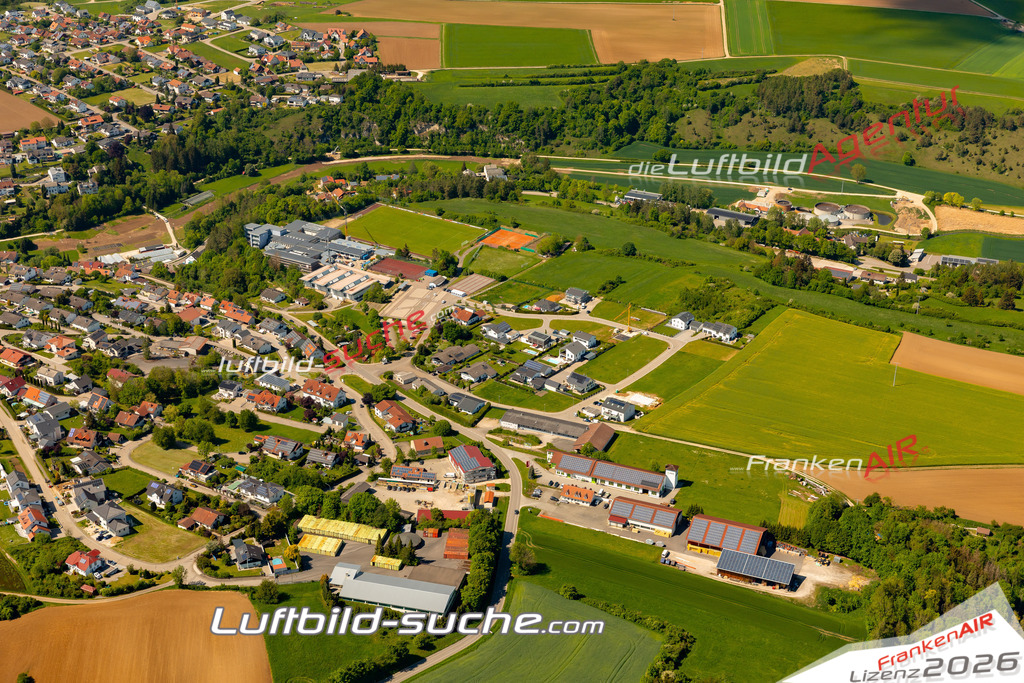 Das Luftbild zeigt :  Altmannstein - Die Luftaufnahme wurde 2024 vom UL-Flugzeug aus erstellt ( keine Drohne ) - Hochauflösende Luftaufnahme - Für grossformatige Ausdrucke geeignet. Die Geschenkidee !Mit Lizenz und Bildrechte bestellbar