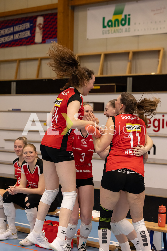 Volleyball I Frauen I Saison 2025-2026 I Volleyball NLA | Women I 1/2 Finals I  VC Kanti Schaffhausen - Sm'Aesch Pfeffingen I 22.03.2026 | Jubel zum Sieg von VC Kanti Schaffhausen - Realisiert mit Pictrs.com