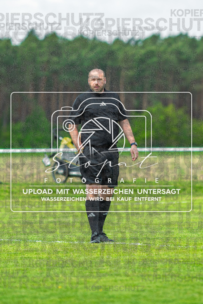 Kreisliga Damen HK/CE - Kickers Wolthausen vs. SG Fulde | Marcel Leichert (Schiedsrichter); Kreisliga Damen HK/CE - Kickers Wolthausen vs. SG Fulde am 17.05.26 in Sportplatz Wolthausen, Wolthausen - Realisiert mit Pictrs.com