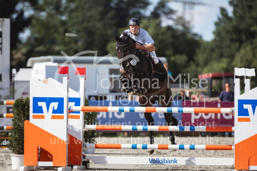 240711_BHO_M1-Spr-1-657 | Deine schönsten Turniermomente als professionelle Fotos! Entdecke hochwertige Pferdesport-Fotografie im Online-Shop. Jetzt Fotos finden & bestellen!