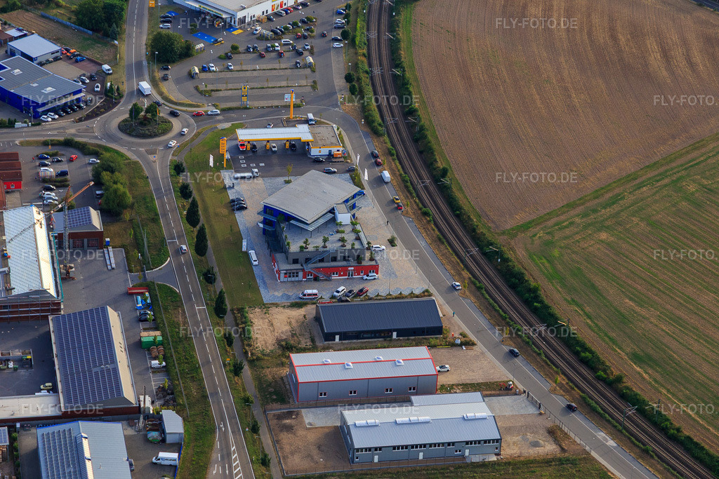 Luftbild: Industriegebiet Im Speyerer Tal mit JET Tankstelle, Südpfalz Innovation Hub eG und Metallbau Sent in Rülzheim im Bundesland Rheinland-Pfalz in Deutschland. Foto: IMG_094537.jpg vom 02.09.2016 durch Werner Riehm/FLY-FOTO.deWWW.JET.DE