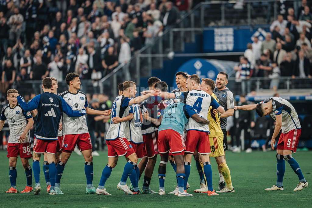 Fußball | Männer | Saison 2023/2024 | 2. Fußball-Bundesliga | 32. Spieltag | Hamburger SV vs. FC St. Pauli  | 03.05.2024 | Jubel Beim HSV nach dem Spiel