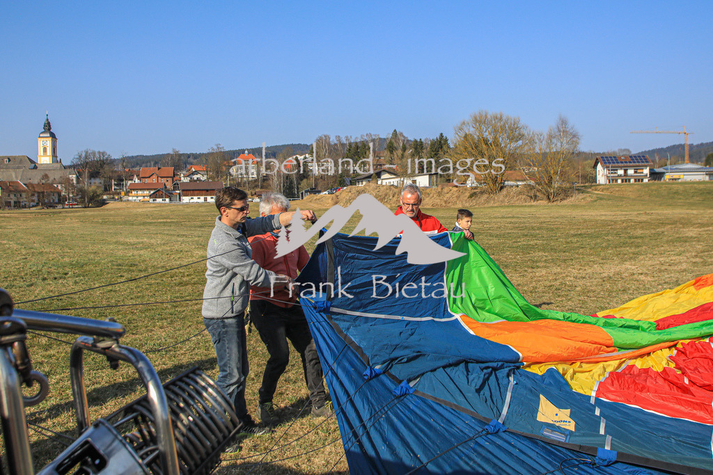 OE7A0682 | Viele helfende Hände werden vor dem Start benötigt