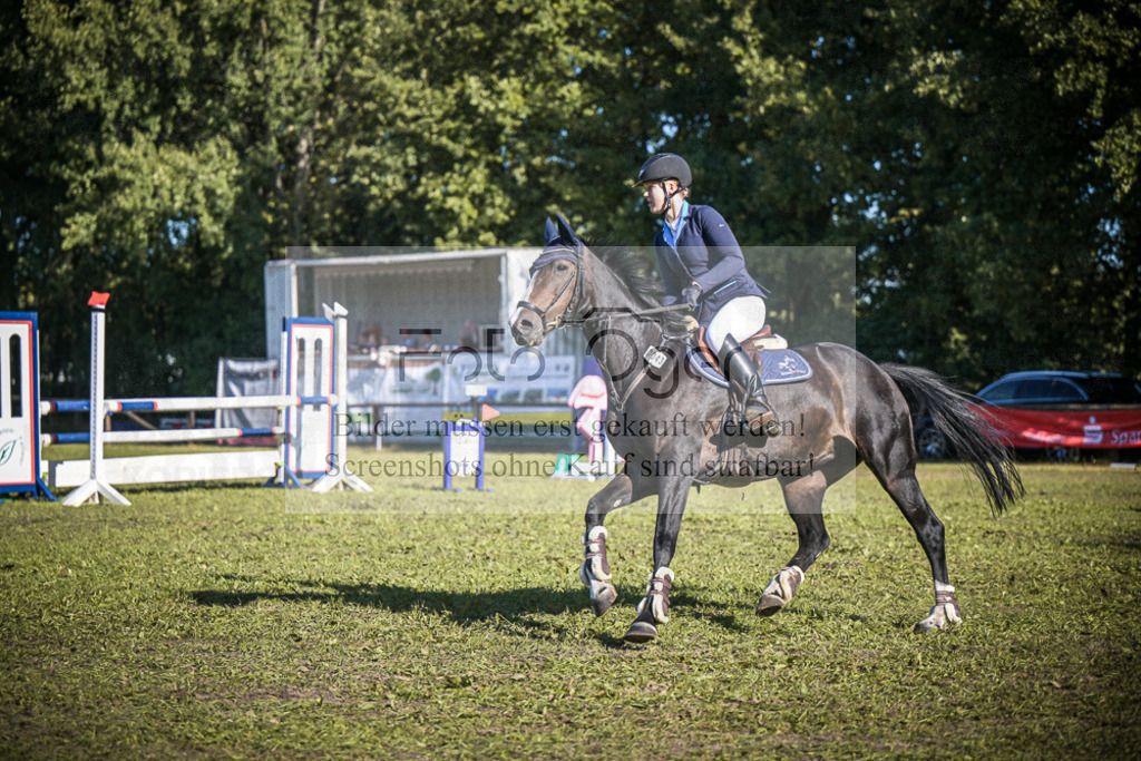 DOS_0521 | Entdecke hochwertige Reitturnierfotos von Foto Oger. Professionell, emotional und authentisch – jetzt Lieblingsmomente im Shop bestellen.Deutschlandweite Turnierfotografie. - Realisiert mit Pictrs.com
