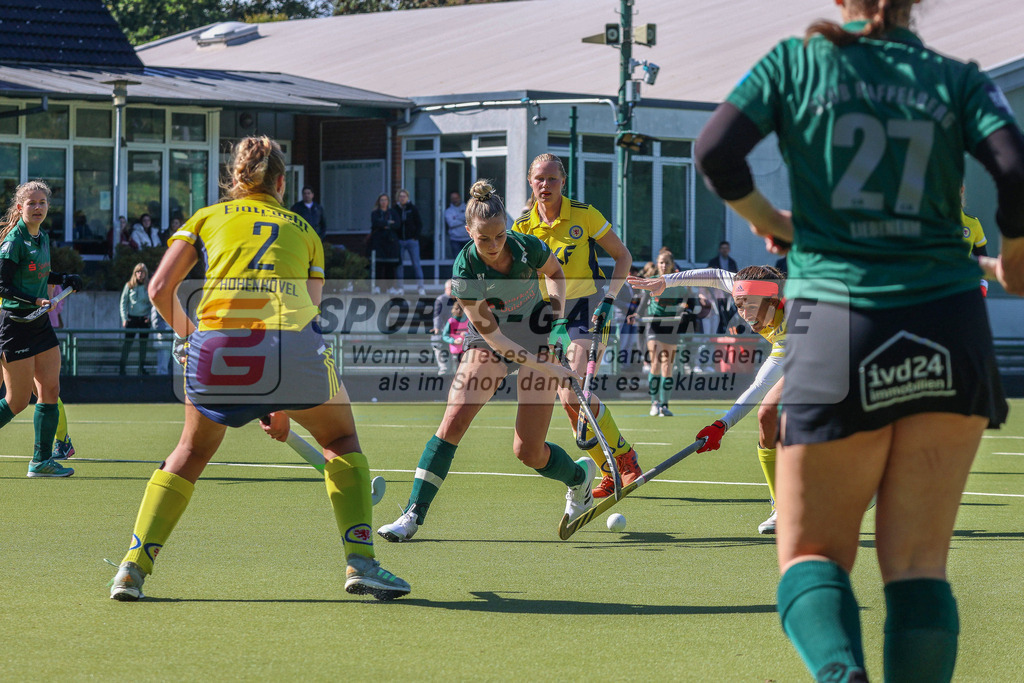 Raffelberg-Braunschweig-40 | Anneke Maertens (Club Raffelberg #15), Club Raffelberg - Eintracht Braunschweig am 17.9.2022 in der Hockeyanlage Club Raffelberg, Duisburg