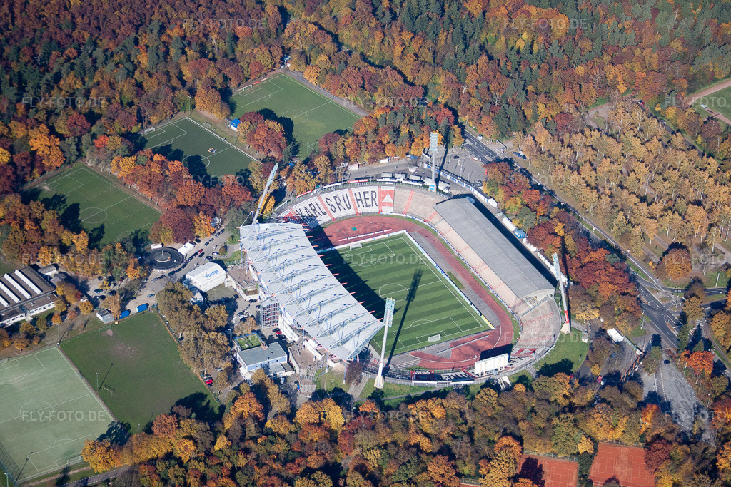 Luftbild: Fußball- Wildparkstadion des Vereins KSC im Ortsteil Innenstadt-Ost in Karlsruhe im Bundesland Baden-Württemberg in Deutschland. Foto: IMG_35172.jpg vom 31.10.2010 durch Werner Riehm/FLY-FOTO.de