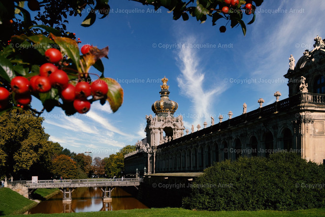 Zwinger_Herbst | Fotografie Photography Dresden Photoshooting  Fotoshooting Fotografin Dresdencity Bilder  Foto Dresdenvideos Kalender Postkarten Bilderdownload Portrait Hochzeitsfotografie Familienfotos Bewerbungsbilder Studiofotografie Fotograf Dresdenbilder Business - Realisiert mit Pictrs.com
