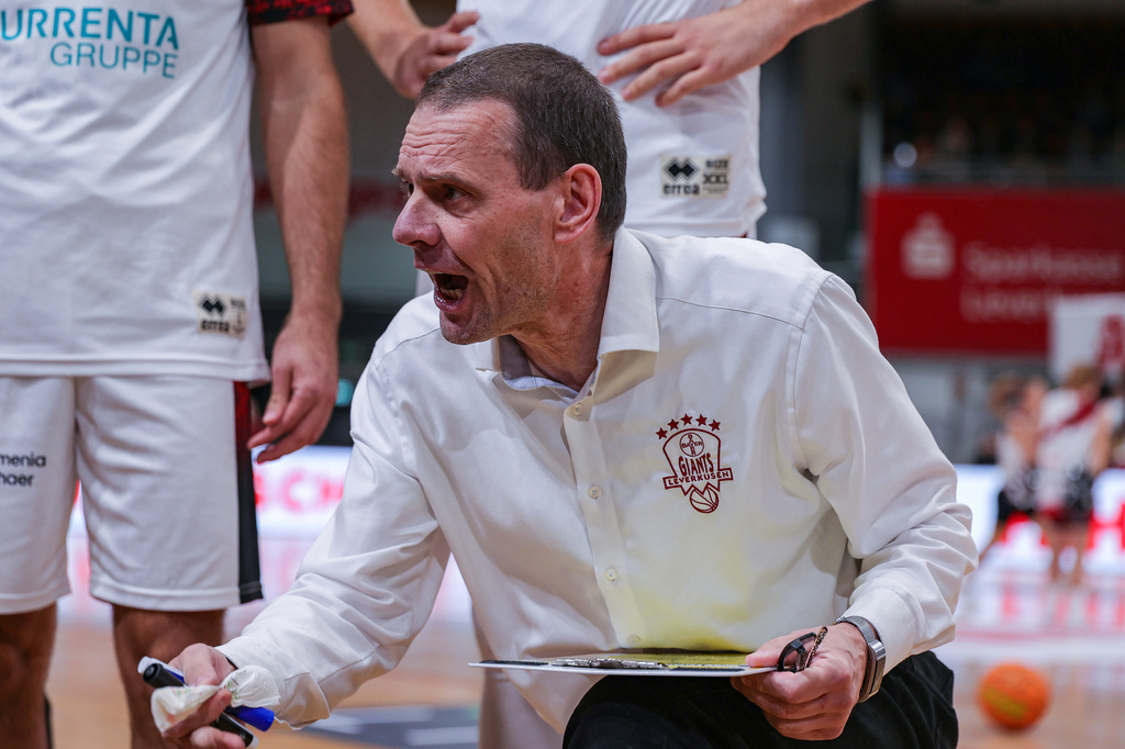 BAYER GIANTS vs VfL Sparkassenstars Bochum-99 | Fotos von Basketballspielen aus dem Raum NRW fotografiert von Gero Mueller-Laschet und Daniel Schaefer - Realisiert mit Pictrs.com