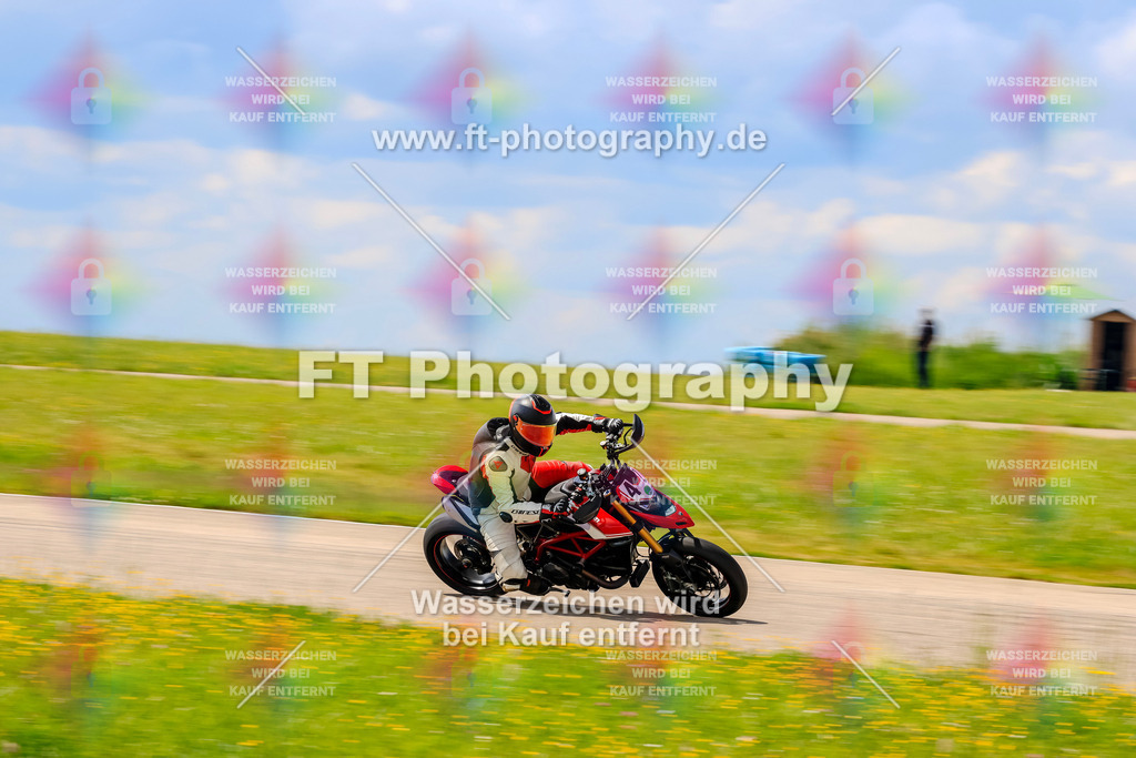 MotoTeam-0436 | Hier findet Ihr Bilder von Touristenfahrten auf der Nürburgring Nordschleife oder von anderen Veranstaltungen die ich besucht habe. Viel Spass beim Durch Schauen 