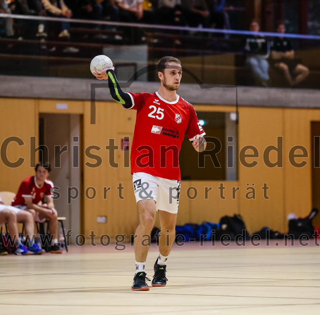 2024-10-20_099_SpVgg_Altenerding_II_gegen_TSV_Taufkirchen-Vils | Erding, Deutschland, 20.10.2024:Handball, Bezirksliga Männer Ost 2024 / 2025, 3. Spieltag, SpVgg Altenerding II gegen TSV Taufkirchen/Vils, Endergebnis: 15:20Christoph Huber (TSV Taufkirchen/Vils, #25)Foto: Christian Riedel / fotografie-riedel.net
