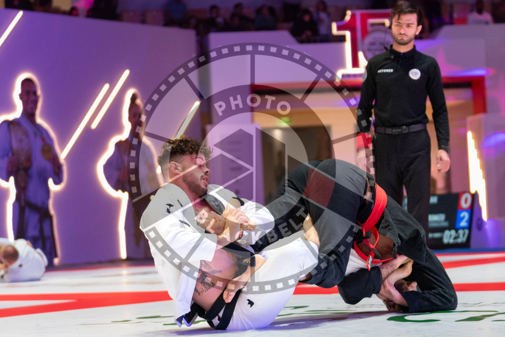 20231109PBB3642 | Fighters compete during the AJP World Professional Championship in the Mubadala Arena in Abu Dhabi, Arab United Emirates, on November 9, 2023.