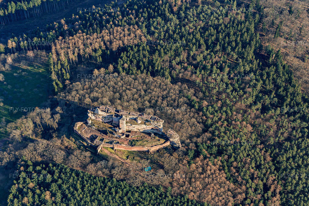 Aerial view: Fleckenstein ruins in Lembach in the state Bas-Rhin, France.Photo: IMG_086717.jpg taken on 03/26/2016 by Werner Riehm/FLY-FOTO.comResolution of the original: 5294 x 3529 pxWWW.FLECKENSTEIN.FR