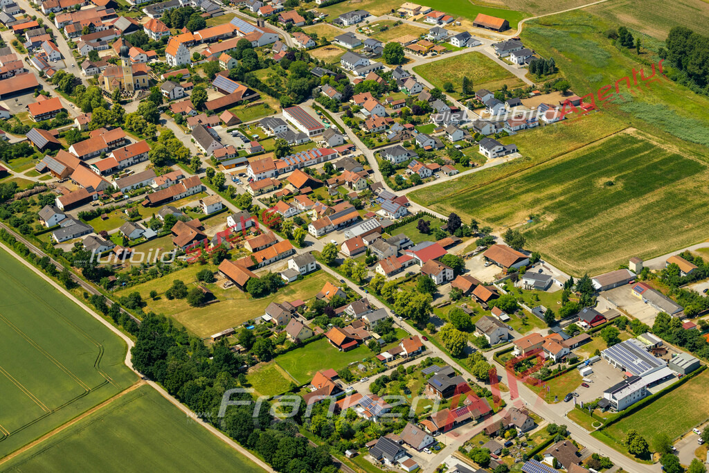 sallach-geiselhoering-schoene-ansicht-614-2023 | Das Luftbild zeigt : Sallach Geiselhöring - Die Luftaufnahme wurde 2023 vom UL-Flugzeug aus erstellt ( keine Drohne ) - 
Hochauflösende Luftaufnahme - Für grossformatige Ausdrucke geeignet. Die Geschenkidee !
Mit Lizenz und Bildrechte bestellbar