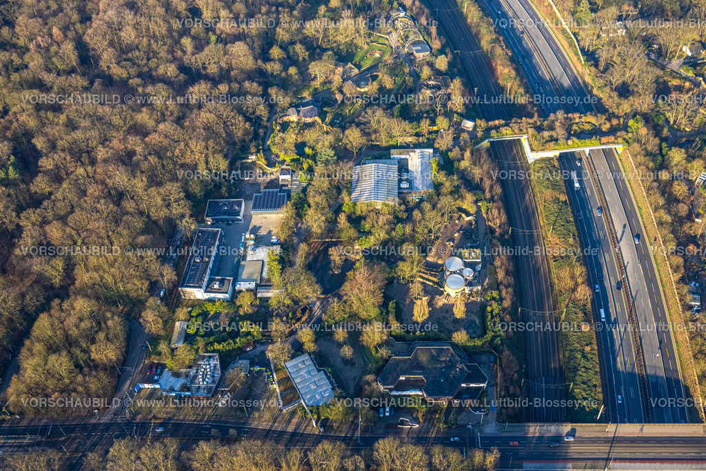 Duisburg241202556 | Luftbild, Zoo im Wald mit Grünbrücke, rundes Elefantenhaus, an der Autobahn A3, Duissern, Duisburg, Ruhrgebiet, Nordrhein-Westfalen, Deutschland