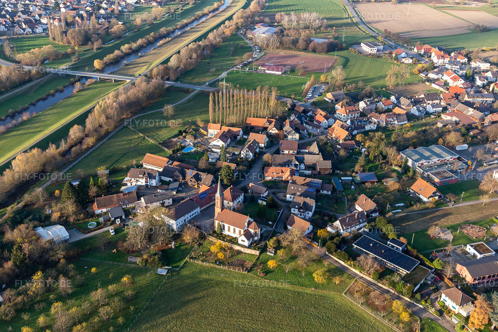 Luftbild: Kirchengebäude im Ortszentrum im Ortsteil Bühl in Offenburg im Bundesland Baden-Württemberg in Deutschland. Foto: IMG_119962.jpg vom 30.11.2019 durch Werner Riehm/FLY-FOTO.de