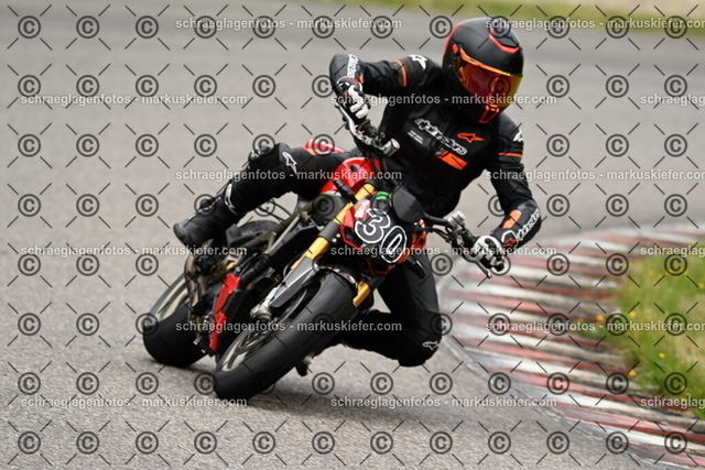 25bt02-1124 | markuskiefer.com - Realisiert mit Pictrs.com