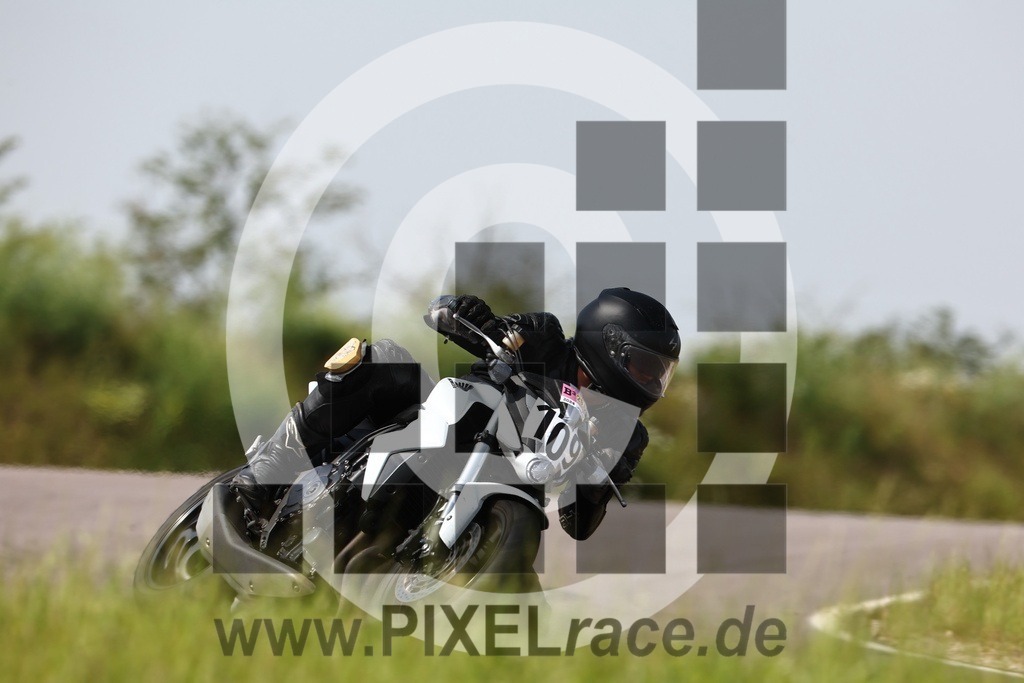 0109-20240629_00963 | Schöne Erinnerungen an spannende Momente - das festzuhalten ist unser Job. PIXELrace.de ist seit 2003 auf den Rennstrecken Europas unterwegs um die Action draußen beim Fahren und die wunderbare Stimmung imm Fahrerlager für euch einzufangen.
