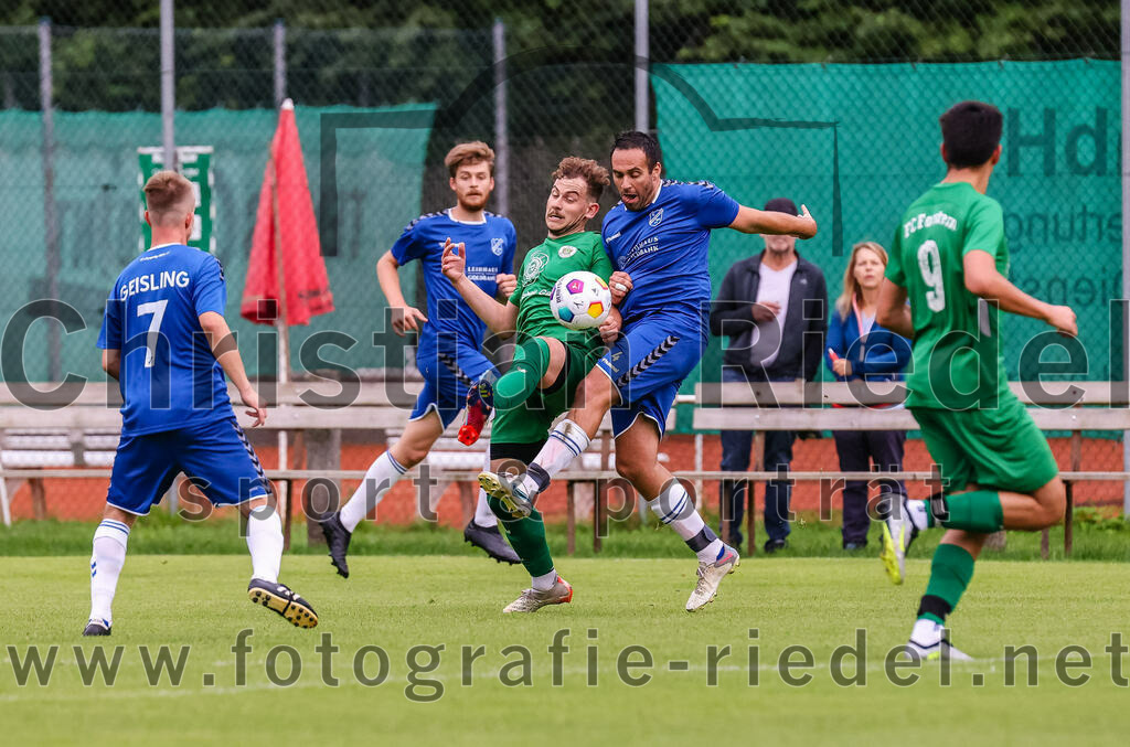2023-08-04_056_FC_Forstern_gegen_FC_Langengeisling_II | Forstern, Deutschland, 04.08.2023:
Fußball, Kreisklasse 2023 / 2024, 1. Spieltag, FC Forstern gegen FC Langengeisling II, Endergebnis: 2:1

Thomas Hinterwimmer (FC Langengeisling, #7), Alexander Huber (FC Forstern, #10), Thomas Perzl (FC Langengeisling, #4)

Foto: Christian Riedel / fotografie-riedel.net