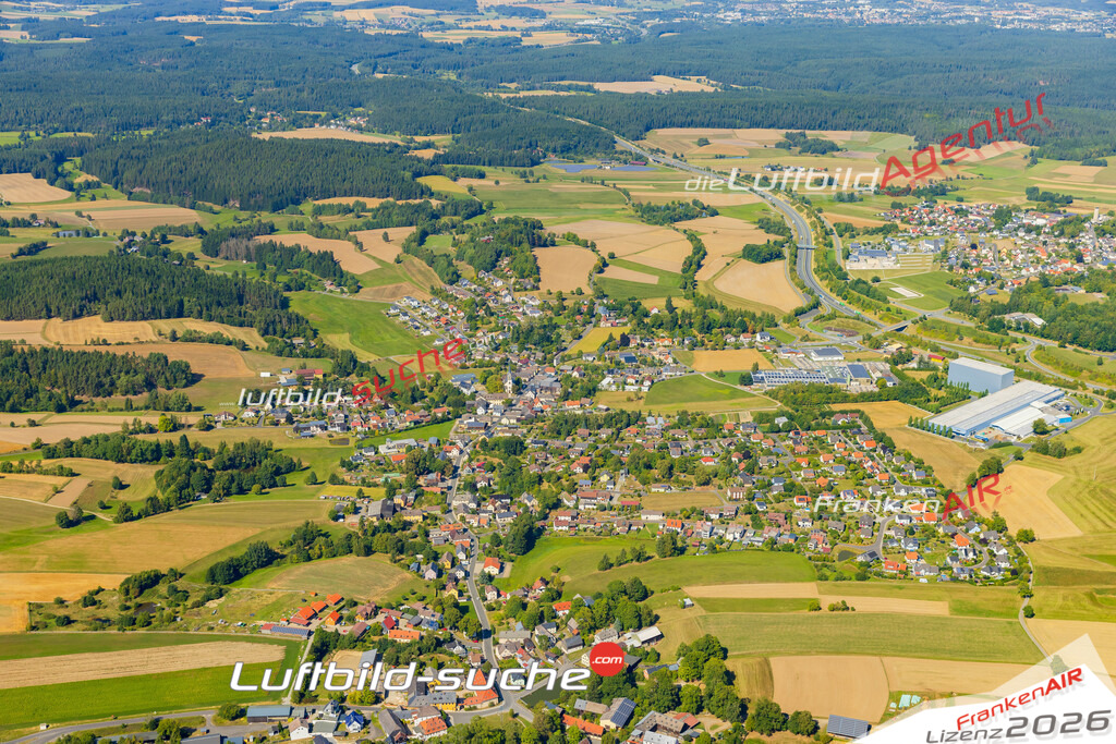 Luftaufnahme von  Höchstädt im Fichtelgebirge - Die Luftaufnahme wurde 2025 vom UL-Flugzeug heraus erstellt ( keine Drohne ) - Hochauflösende Luftaufnahme - für professionelle Ausdrucke geeignet. Die Geschenkidee !Mit Lizenz und Bildrechte bestellbar