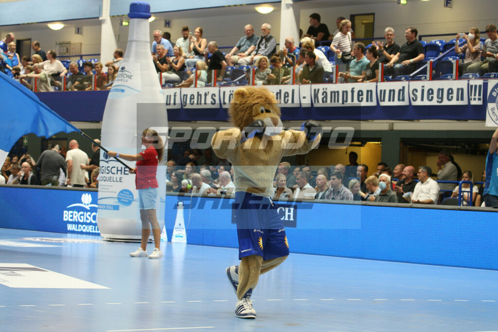 Bergischer HC - TSV Hannover-Burgdorf | Maskottchen Bergi -  © Sportfoto-Sale (MK) - Realisiert mit Pictrs.com