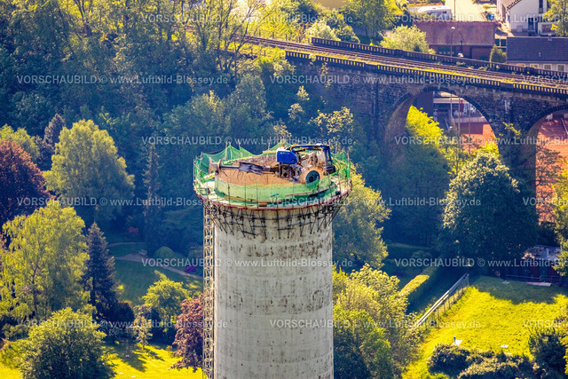 Herdecke240503130 | Luftbild, Bagger auf der Spitze des Cuno Schornstein, Sehenswürdigkeit, hinten der Ruhr-Viadukt Herdecke, Herdecke, Ruhrgebiet, Nordrhein-Westfalen, Deutschland