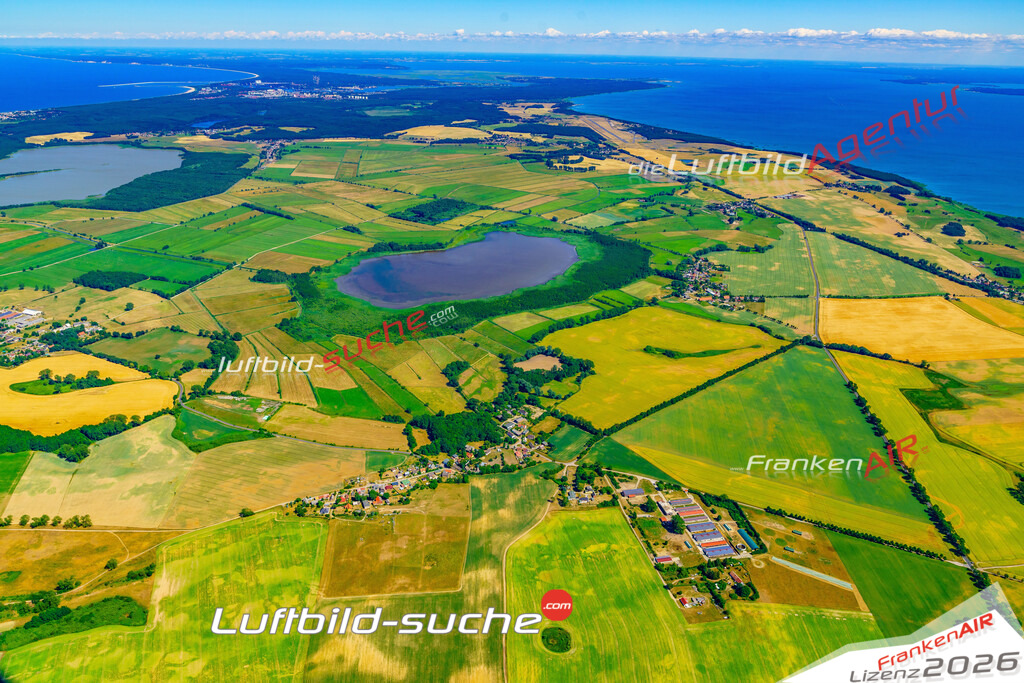 Die Luftbildaufnahme Katschow - Usedom wurde 2018 mittels Flugzeug (keine Drohne) erstellt. Perfekte Schärfe und Druck- Auflösung- Garantiert!