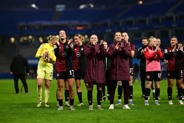 Fußball I Frauen I Saison 2025-2026 I Bundesliga I 10. Spieltag I Hamburger SV - 1. FC Nürnberg I 47661 | Jubel, Begeisterung, Enthusiasmus, Euphorie, Freude, Glücksgefühl, Heiterkeit bei: 1. FC Nürnberg Frauen nach dem 1:2 Sieg gegen die Hamburger SV Frauen - Realisiert mit Pictrs.com