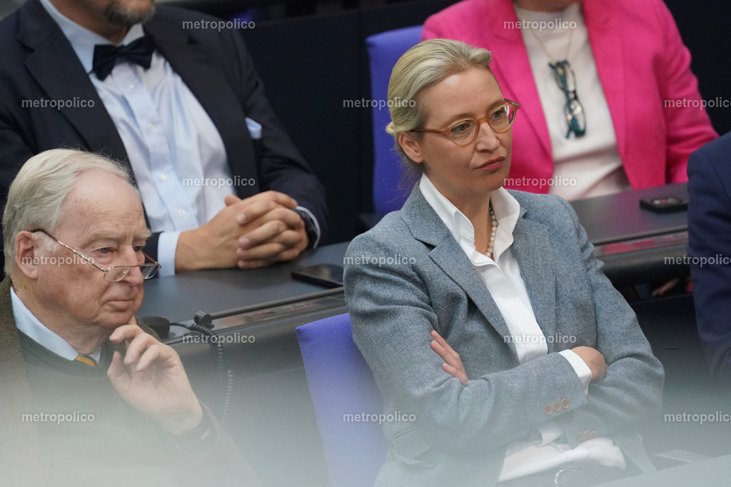 Alice Weidel im Bundestag neben Alexander Gauland | Metropolico