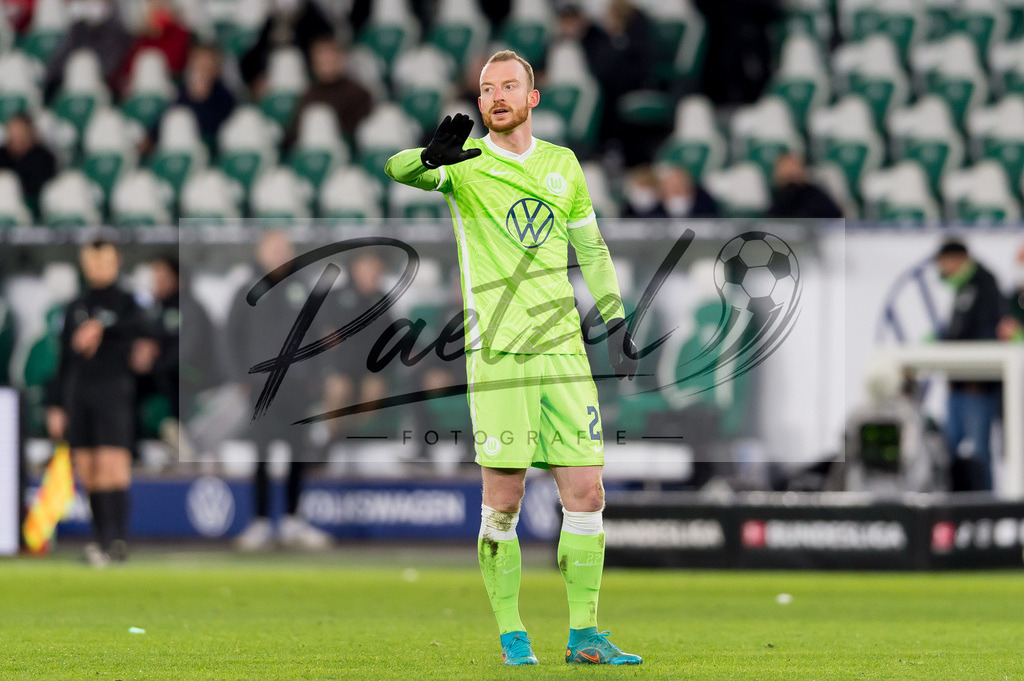 WOBFUE20220206_051 | Fussball, Herren: Maximilian Arnold (VfL Wolfsburg) gestikuliert, Gestik bei dem Spiel der 1. Bundesliga zwischen VfL Wolfsburg und SpVgg Greuther Fuerth in der Volkswagen Arena am 06.02.2022 in Wolfsburg, Deutschland.DFB / DFL REGULATIONS PROHIBIT ANY USE OF PHOTOGRAPHS AS IMAGE SEQUENCES AND/OR QUASI-VIDEO. - Realisiert mit Pictrs.com