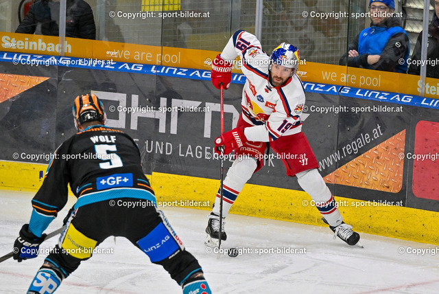 AUT, ICE, Black Wings Linz vs EC Red Bull Salzburg | 15.12.2024, Eishalle Linz, AUT, ICE Eishockey Liga, Black Wings Linz vs EC Red Bull Salzburg, im Bild Raphael Wolf of Steinbach Black Wings Linz, Andrew Rowe of EC Red Bull Salzburg// ICE win2day Hockey League Match between Black Wings Linz and EC Red Bull Salzburg in Linz, Austria on 2024/12/15