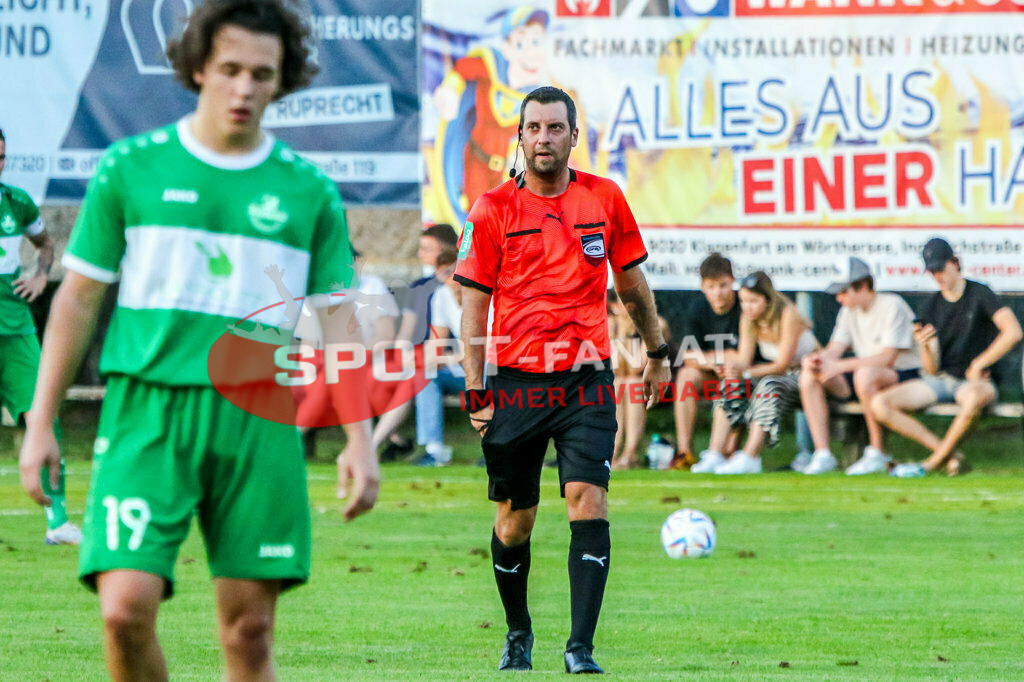 SV Donau - FC Lendorf 0-0, Kärntner Liga 3. Runde | Fabio Primig (SV Donau Klagenfurt #19) Schiedsrichter Roman Weger SV Donau - FC Lendorf 0-0 am 12.08.2023 in Klagenfurt
(Sportplatz SV Donau), Austria, (Photo by Ernst Krawagner sport-fan.at) - Realisiert mit Pictrs.com