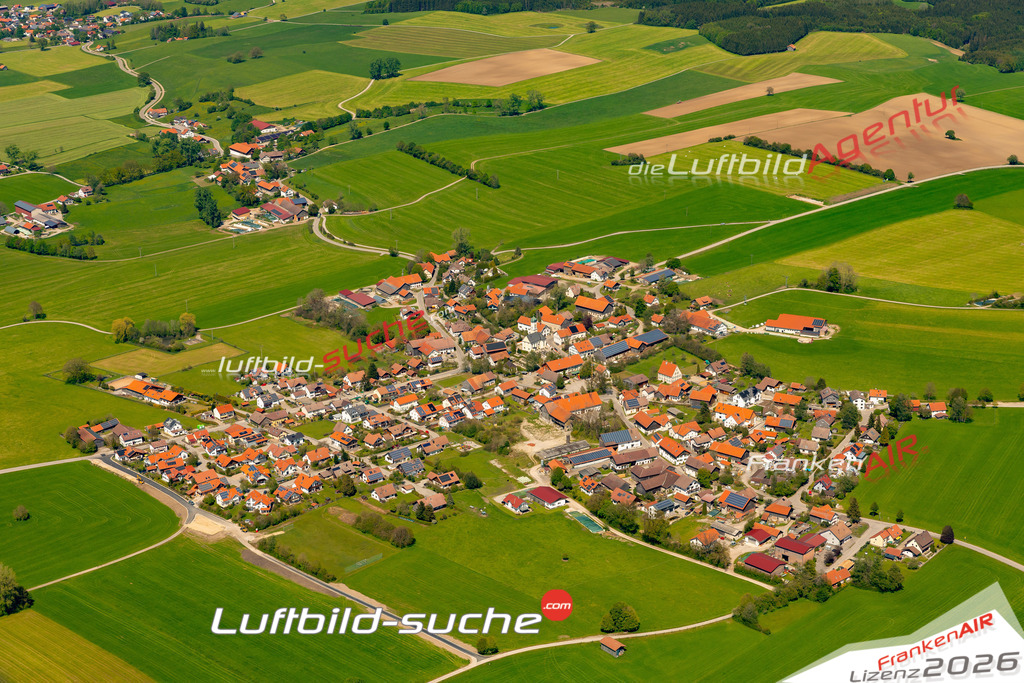 Das Luftbild zeigt : Frankenried Mauerstetten - Die Luftaufnahme wurde 2024 vom UL-Flugzeug aus erstellt ( keine Drohne ) - Hochauflösende Luftaufnahme - Für grossformatige Ausdrucke geeignet. Die Geschenkidee !Mit Lizenz und Bildrechte bestellbar