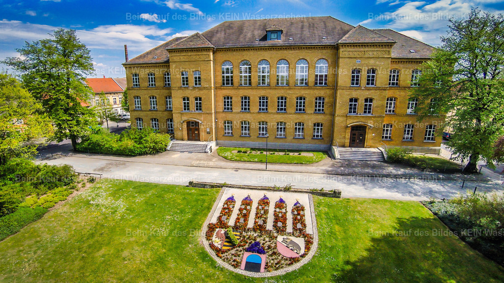 Luftbild Zerbst Gymnasium Francisceum-0090826 | Gymnasium Zerbst Francisceum mit KI Denkmal - Realisiert mit Pictrs.com