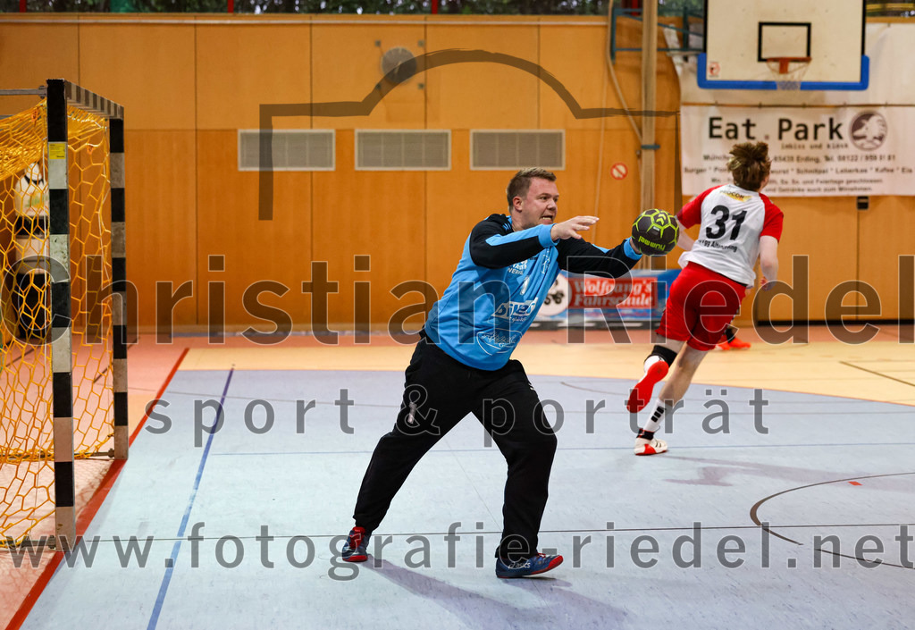 2022-09-24_009_SpVgg_Altenerding_gegen_HSG_Freising-Neufahrn | Erding, Deutschland, 24.09.2022:
Handball, Bezirksoberliga Männer 2022 / 2023, 2. Spieltag, SpVgg Altenerding gegen HSG Freising-Neufahrn, Endergebnis: 18:26

Andreas Meßner (HSG Freising-Neufahrn, #1), Niklas Fleps (SpVgg Altenerding, #31)

Foto: Christian Riedel / fotografie-riedel.net